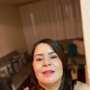 Meet your Posher, Gloria